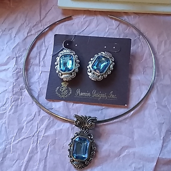Premier Designs Jewelry - 😍😁FABULOUS!/BLUE RIGHNSTONES PENDANT SET😍🤗